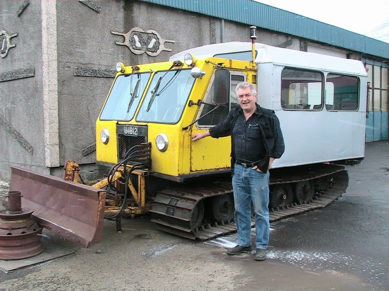 Sveinn Sigurbjarnarson with the Tanni snowcat